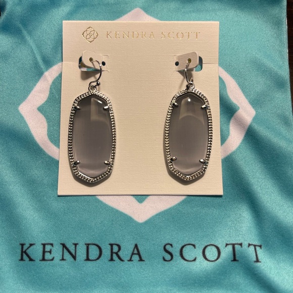 Kendra Scott Elle Drop Earring, measure 1.75"L x 0.75"W on earwire. - Picture 5 of 6